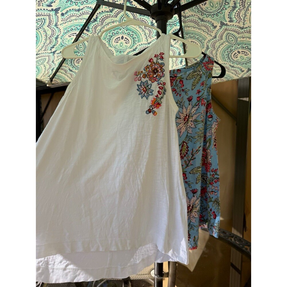 LOFT Tank Top Womens S White Sleeveless Scoop Neck Floral Embroidered 2 shirts